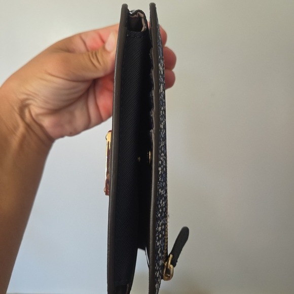 Michael Kors Blue White Daisy Floral Zipper Cell Phone Wallet - Picture 5 of 13